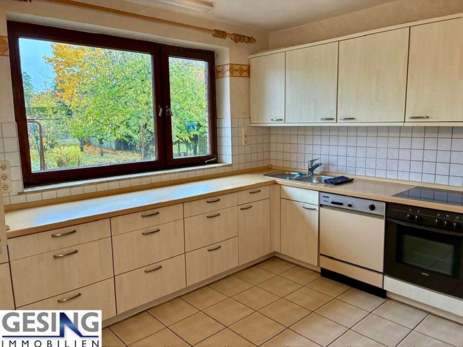 K�che mit Blick in den Garten Einfamilienhaus M�lln