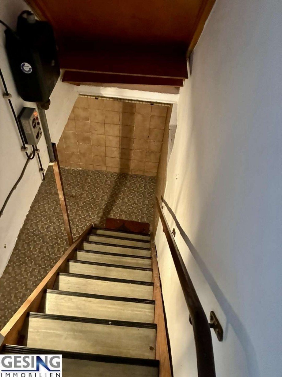 Treppe in den Keller Reihenendhaus M�lln