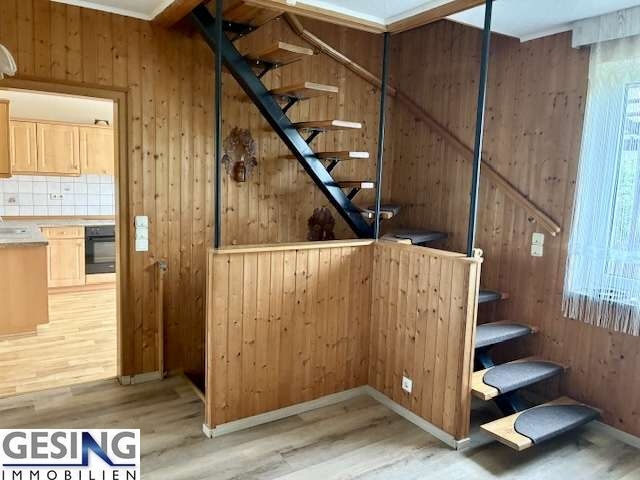 Flur im EG mit Treppenaufgang ins Dachgeschoss und in den Keller Einfamilienhaus Zarrentin am Schaalsee