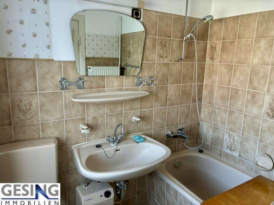 Badezimmer mit Fenster im Obergesoss Reihenendhaus M�lln