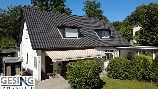 linke Haush�lfte - Eingangsbereich, Terrassenansicht Zweifamilienhaus Wentorf bei Hamburg