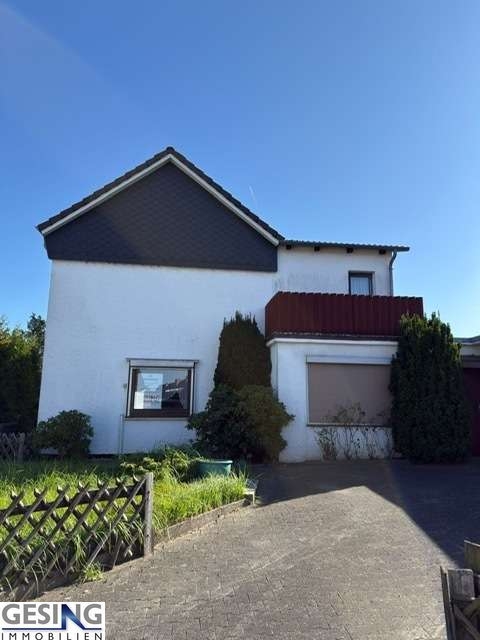 Stra�enansicht Reihenendhaus M�lln