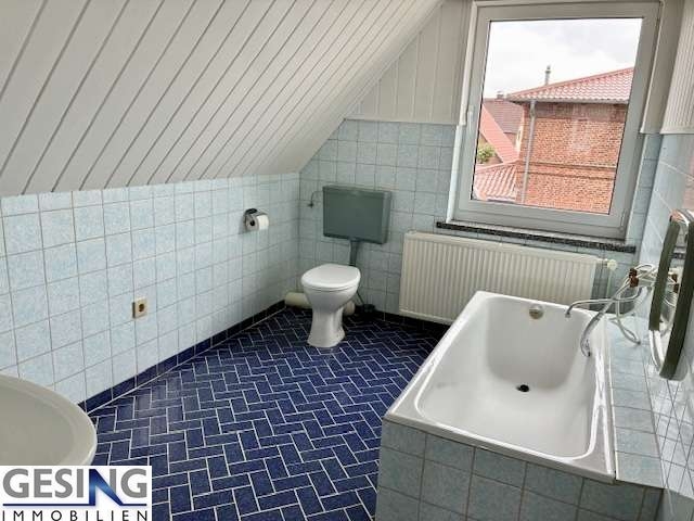 gro�es Badezimmer mit Fenster Einfamilienhaus Zarrentin am Schaalsee