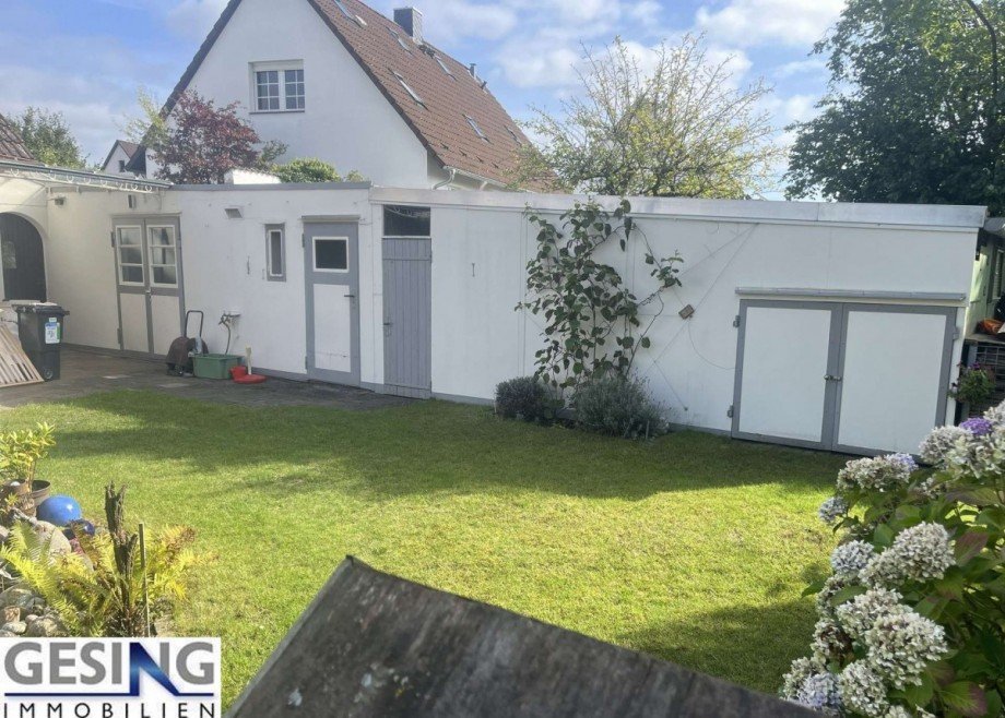 Garage mit_Schuppen und Anbau Einfamilienhaus M�lln