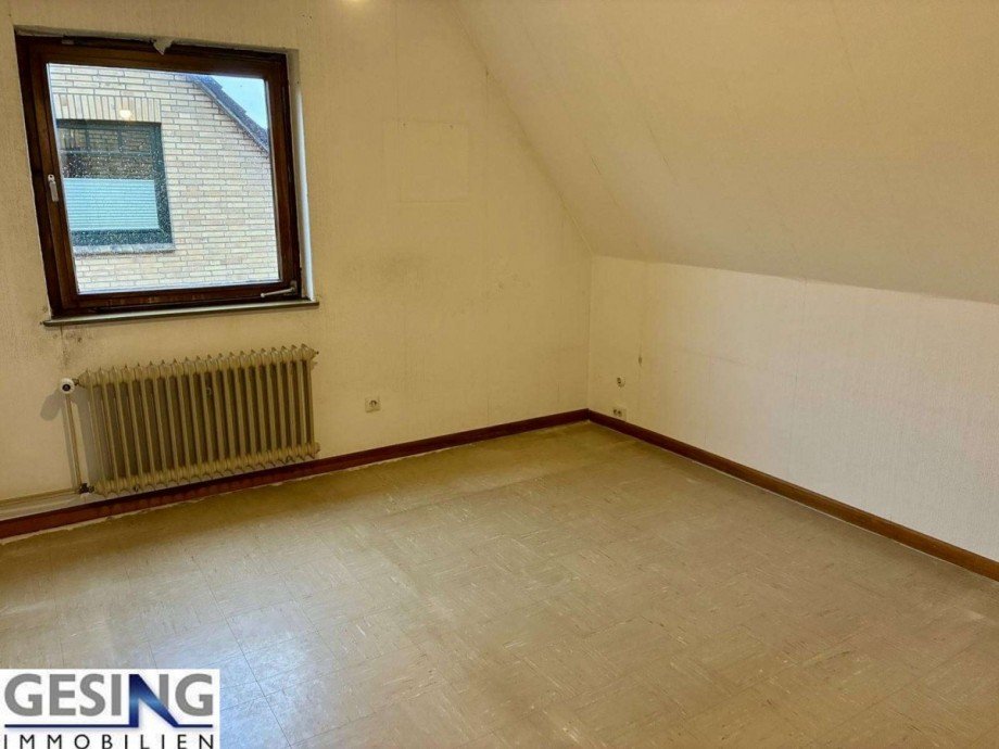 Zimmer im Dachgeschoss Einfamilienhaus M�lln