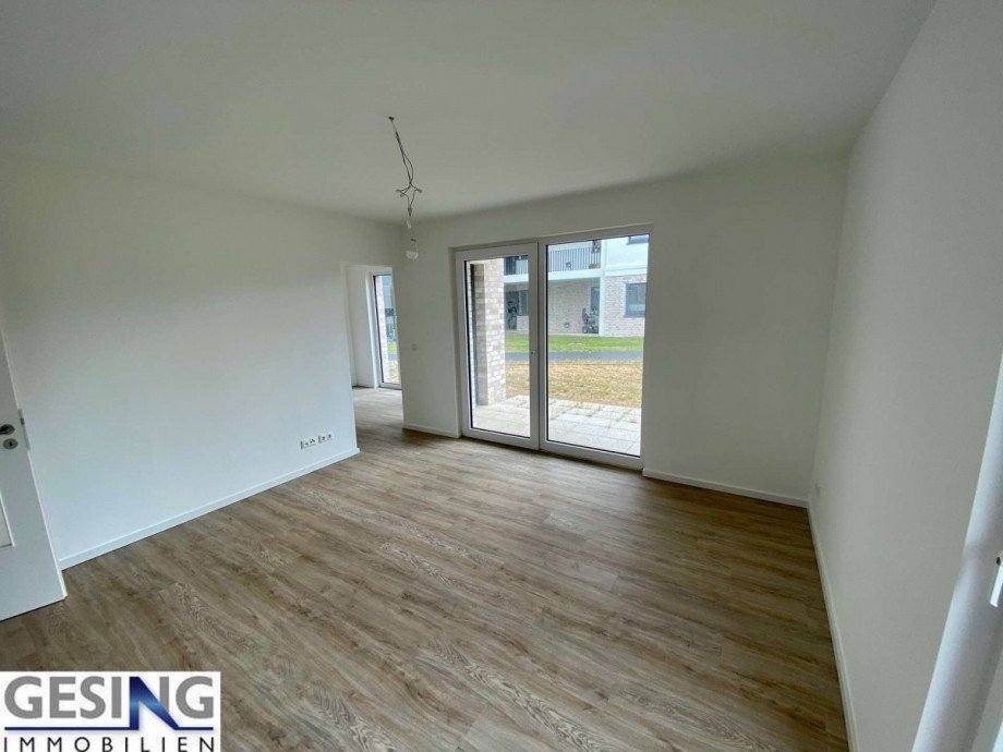 Wohnbeispiel Wohnzimmer mit Zugang zum Schlafzimmer Wohnung Zarrentin am Schaalsee