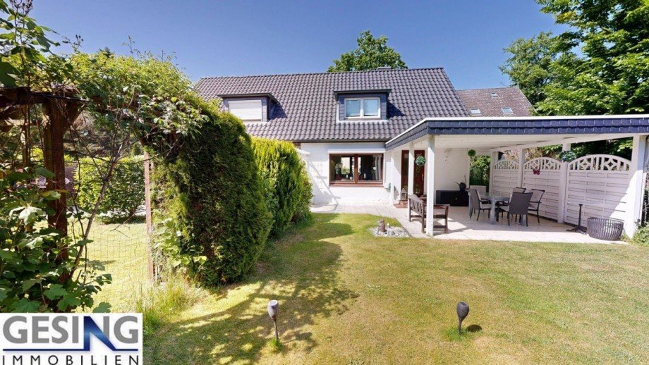 rechte Haush�lfte - Hauseingang-Terrassenbereich Zweifamilienhaus Wentorf bei Hamburg