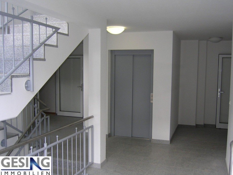 gepflegtes Treppenhaus Erdgeschosswohnung M�lln
