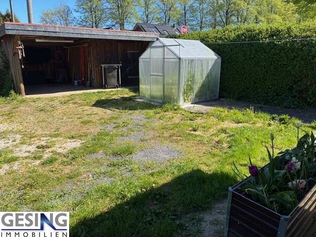 Carport mit Abstellraum Doppelhaush�lfte Zarrentin am Schaalsee