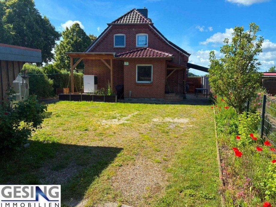 Grundst�ckszufahrt ubd Hauseingang Doppelhaush�lfte Zarrentin am Schaalsee