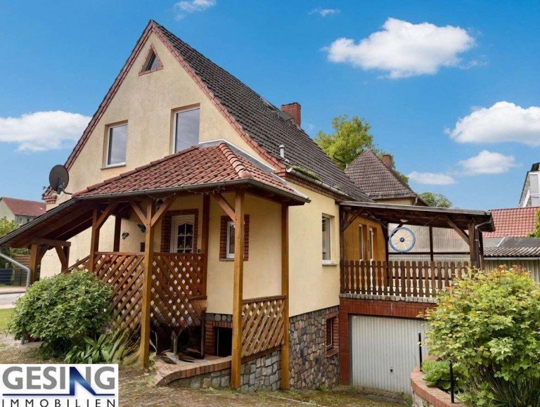 Familienfreundliches Einfamilienhaus Zarrentin am Schaalsee Einfamilienhaus -VERKAUFT- Familienfreundliches Einfamilienhaus mit Vollkeller und herrlichem Garten in Zarrentin