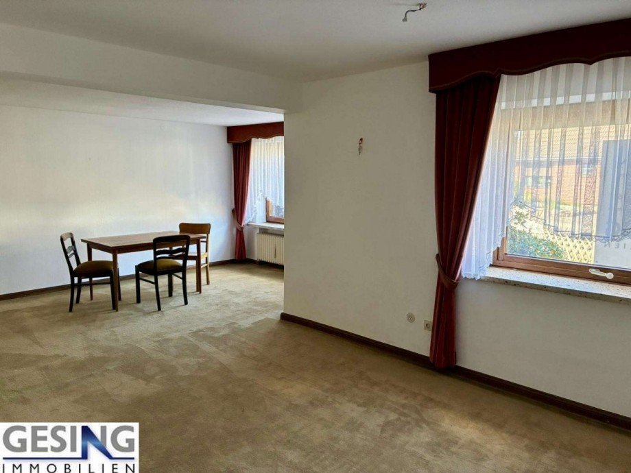 ger�umiges Wohn-Esszimmer Reihenendhaus M�lln